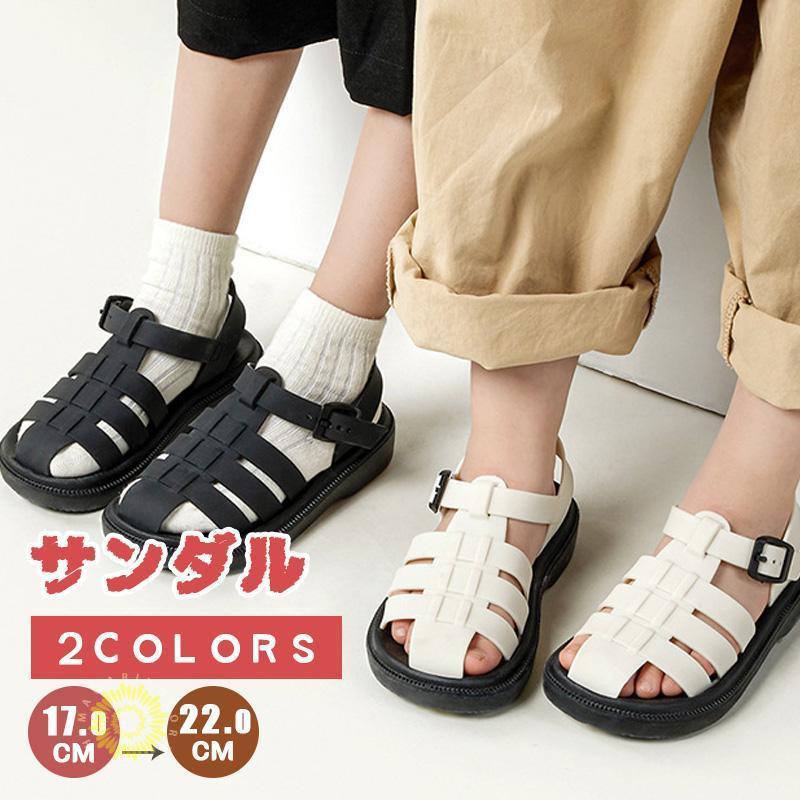 ◆ つま先がしっかりカバーされているデザインはサンダルを履きなれない小さなお子様にも安心です。◆ 面ファスナーデザインので、脱ぎ履きしやすい仕様です。◆ 公園遊びや海水浴など、お出掛けの増える季節にピ